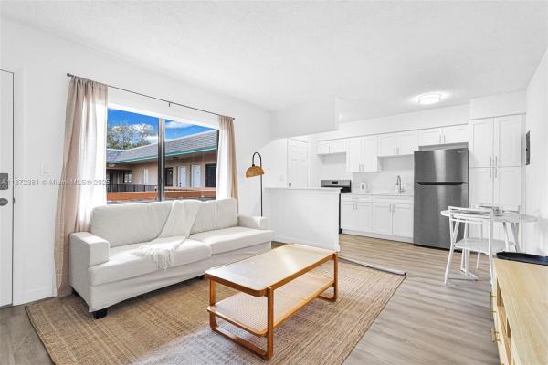 13210 Memorial Hwy #207, North Miami, Florida 33161, image 1