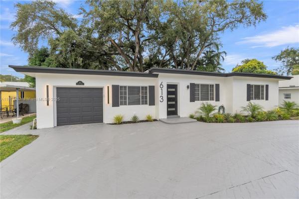 613 NE 159th St, Miami, Florida 33162, image 1