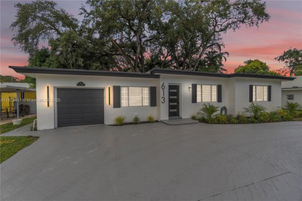 Pleasant Village, 613 NE 159th St, North Miami Beach, Florida 33162, image 2