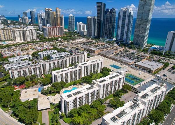 Plaza Of The Americas, 17021 N Bay Rd 216, Sunny Isles Beach, Florida 33160, image 1