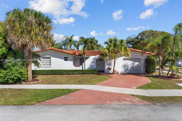 Villa Malaga, 16665 SW 93rd Ct, Palmetto Bay, Florida 33157, image 1