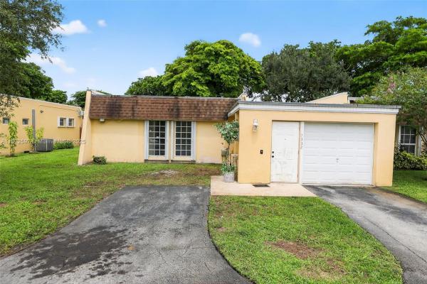 7332 Bay Hill Dr, Hialeah, Florida 33015, image 1