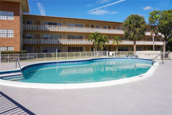 Sutton House, 11855 NE 19 Dr 10, North Miami, Florida 33181, image 1