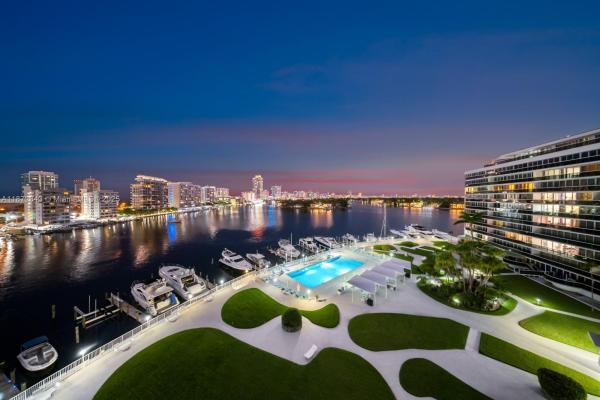 King Cole, 900 Bay Dr 704, Miami Beach, Florida 33141, image 1