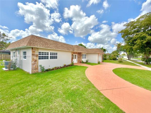 Mirror Lake Estates, 7480 NW 14th St, Plantation, Florida 33313, image 2