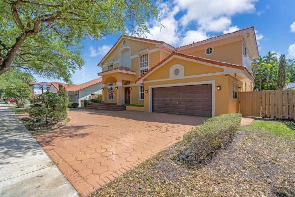 Royal Oaks, 8320 NW 167th Ter, Miami Lakes, Florida 33016, image 3