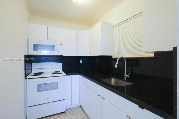 Villa Laura, 3050 NW 21 Ave 9, Miami, Florida 33142, image 1