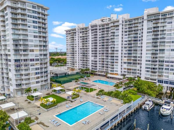 Del Prado, 18071 Biscayne Blvd #PH-04-3, Aventura, Florida 33160, image 2