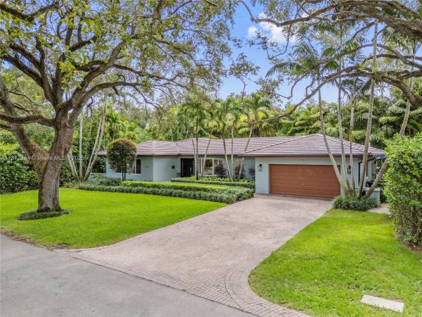 Coral Gables Country Club, 1360 Mendavia Ave, Coral Gables, Florida 33146, image 1