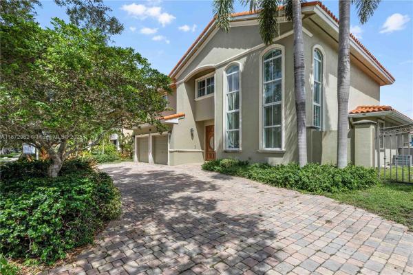 Royal Oaks, 7965 NW 162nd St, Miami Lakes, Florida 33016, image 1