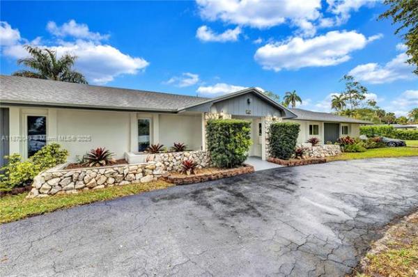 Central Golf Of Hollywood, 3211 Calle Largo Dr, Hollywood, Florida 33021, image 1