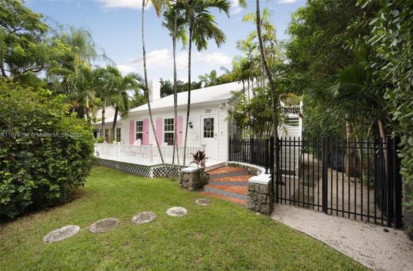 Park Manor, 3951 Park Dr, Miami, Florida 33133, image 3