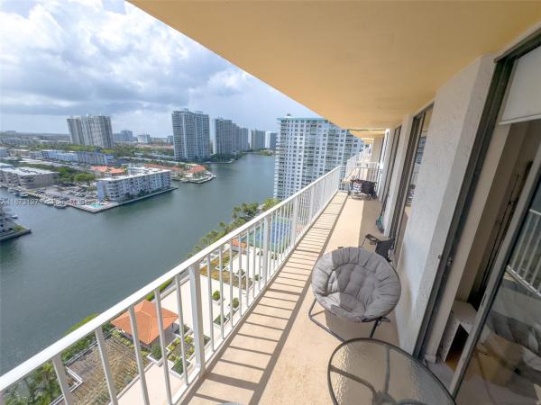 Winston Towers 700, 290 174th St #1902, Sunny Isles Beach, Florida 33160, image 2