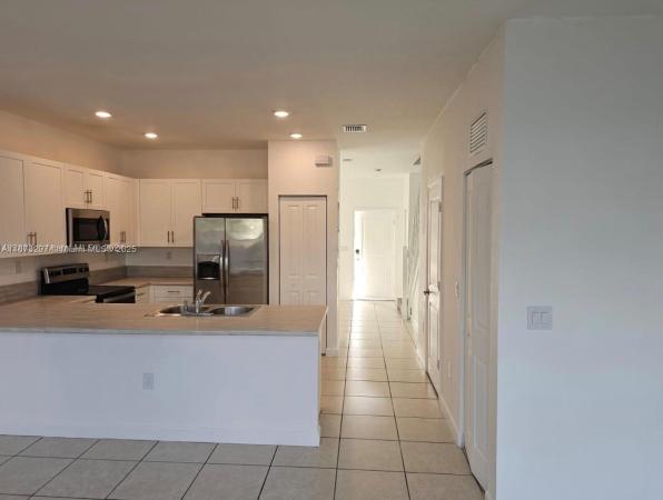 607 NE 208th Ter #607, Unincorporated Dade County, Florida 33179, image 1