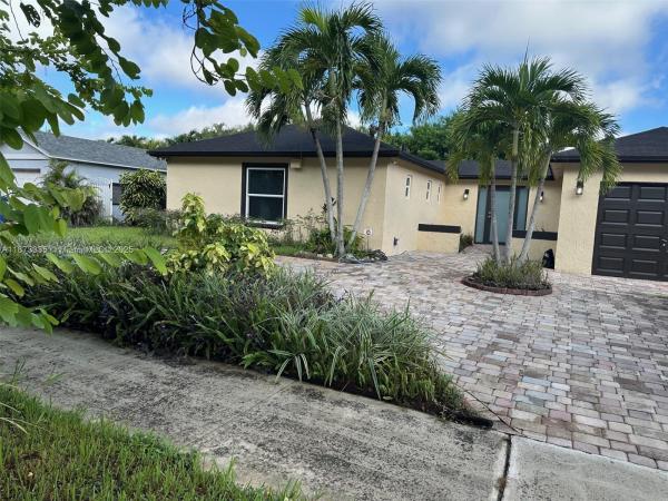 6061 NW 198th Ter, Unincorporated Dade County, Florida 33015, image 1