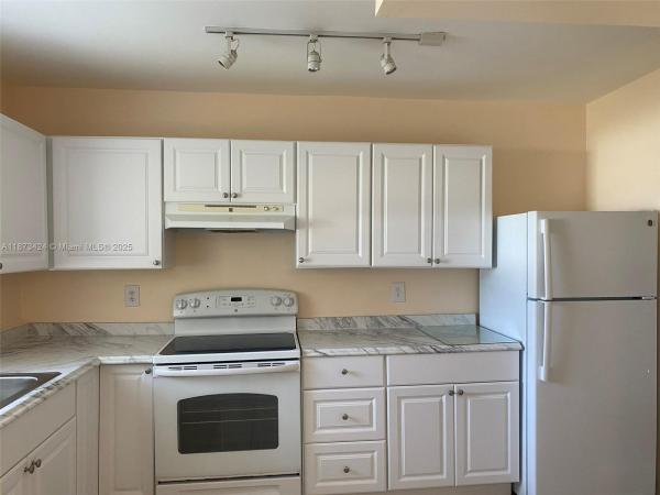 La Placida 1, 10772 La Placida Dr #7-301, Coral Springs, Florida 33065, image 2