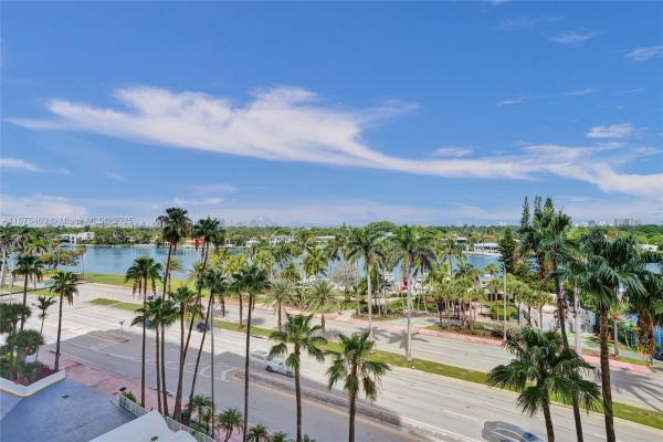 The Carriage House, 5401 Collins Ave 424, Miami Beach, Florida 33140, image 1