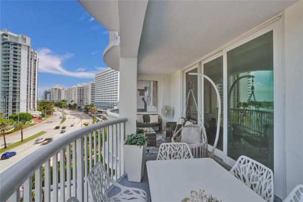The Carriage House, 5401 Collins Ave #424, Miami Beach, Florida 33140, image 2