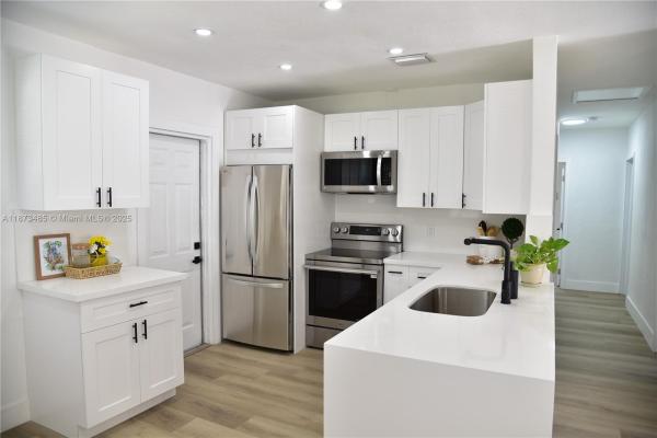Lauderdale Manor, 1613 NW 12th St, Fort Lauderdale, Florida 33311, image 1