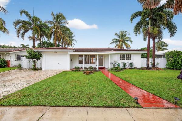 Mary Knoll, 2201 NE 52nd St, Fort Lauderdale, Florida 33308, image 1