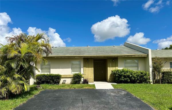 12024 SW 110th St Cir E #12024, Unincorporated Dade County, Florida 33186, image 1