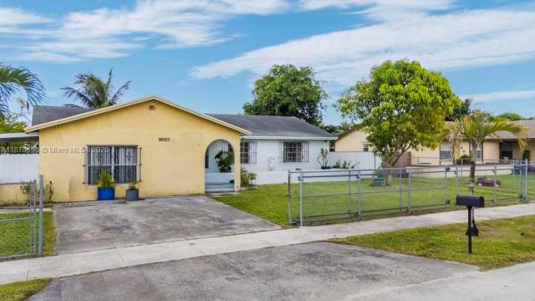 Meadow Wood Manor, 26023 SW 133rd Pl, Princeton, Florida 33032, image 2
