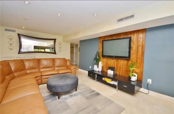 Loch Lomond East, 15915 Kingsmoor Way, Miami Lakes, Florida 33014, image 2