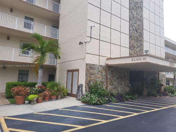 Meadowbrook Lakes, 1024 SE 4th Ave #403, Dania Beach, Florida 33004, image 2