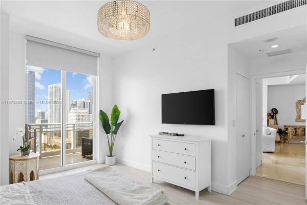 Carbonell, 901 Brickell Key Blvd #3301, Miami, Florida 33131, image 2