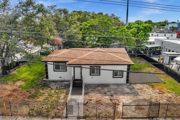 Pierces Lemon City, 5850 NE 3rd Ave, Miami, Florida 33137, image 1
