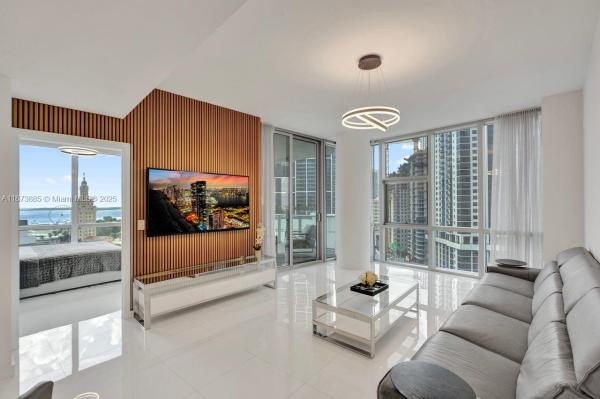 Paramount Miami Worldcenter, 851 NE 1st Ave 1411, Miami, Florida 33132, image 1