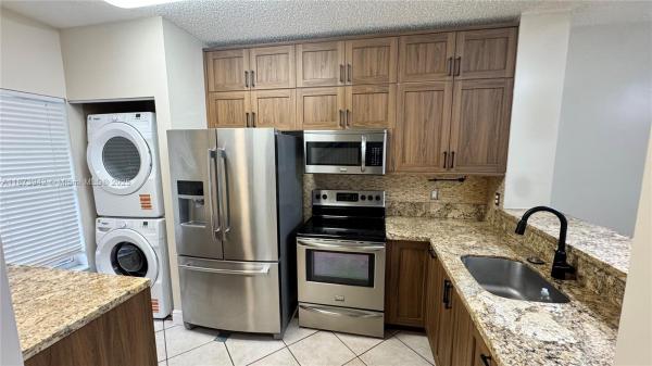 Pelican Pointe, 443 SW 122nd Ter, Pembroke Pines, Florida 33025, image 2