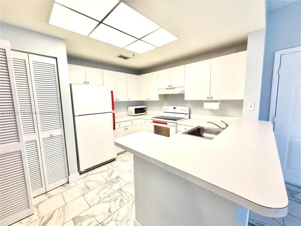 Village East, 2015 SE 10th Ave #127, Fort Lauderdale, Florida 33316, image 1