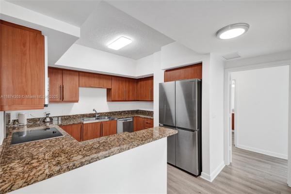 Puerta De Palmas, 888 S Douglas Rd #304, Coral Gables, Florida 33134, image 2