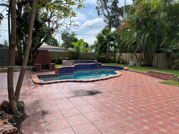 550 NE 174th St, Miami, Florida 33162, image 1