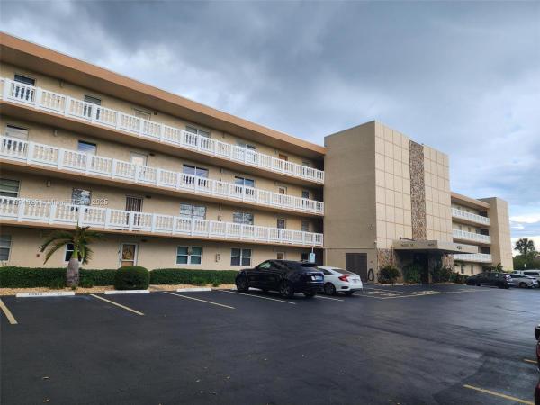Meadowbrook Lakes, 425 SE 11th Ter #403, Dania Beach, Florida 33004, image 1