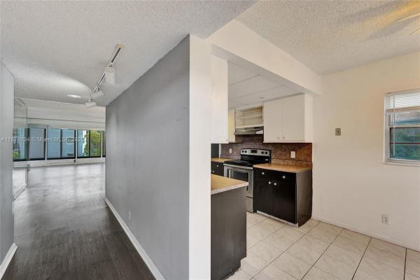 Buckingham At Century Village, 800 SW 125th Way #312O, Pembroke Pines, Florida 33027, image 2