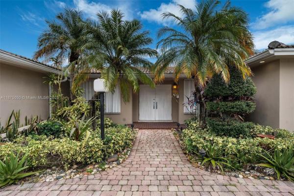 20525 Highland Lakes Blvd, Unincorporated Dade County, Florida 33179, image 1
