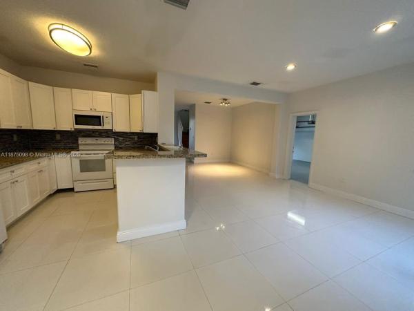 Piazza Vecchia, 10812 NW 51st Ln, Doral, Florida 33178, image 1
