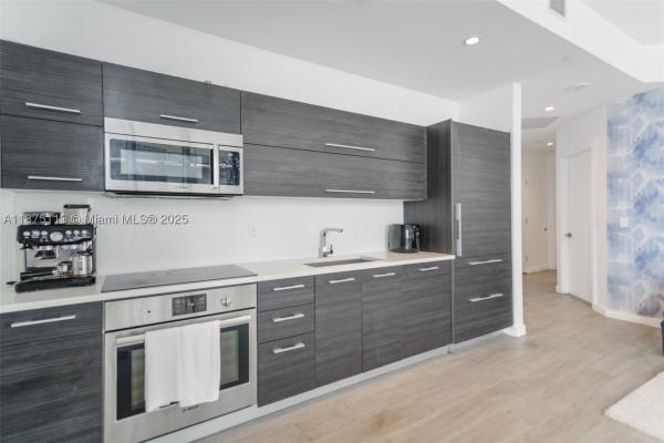 Brickell Heights East, 45 SW 9th St #4108, Miami, Florida 33130, image 1