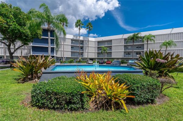 Azure Lake, 875 NE 195th St #112, Ives Estates, Florida 33179, image 3
