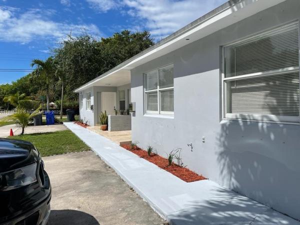 Hollywood Beach Gardens, 802 N 58th Ave #2, Hollywood, Florida 33021, image 1