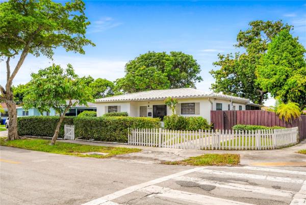 Panuleta Gardens, 17130 NE 7th Ave, North Miami Beach, Florida 33162, image 1