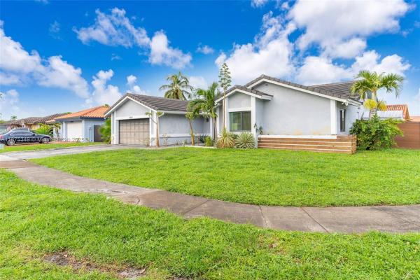 Country Lake Manors, 20025 NW 65th Ct, Hialeah, Florida 33015, image 2
