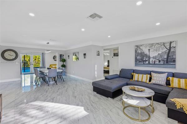 Westfield, 6600 NE 20th Way, Fort Lauderdale, Florida 33308, image 2