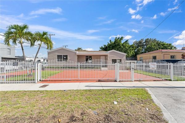 Grosse Pointe Highlands, 2722 NW 4th St, Miami, Florida 33125, image 1