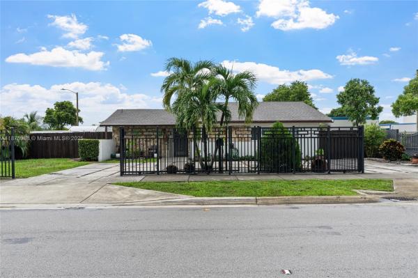 Fairland Gardens, 2791 NW 207th St, Miami Gardens, Florida 33056, image 3