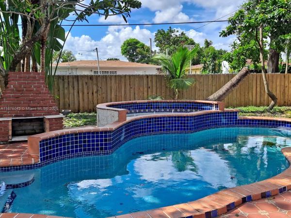 550 NE 174th St, Miami, Florida 33162, image 1