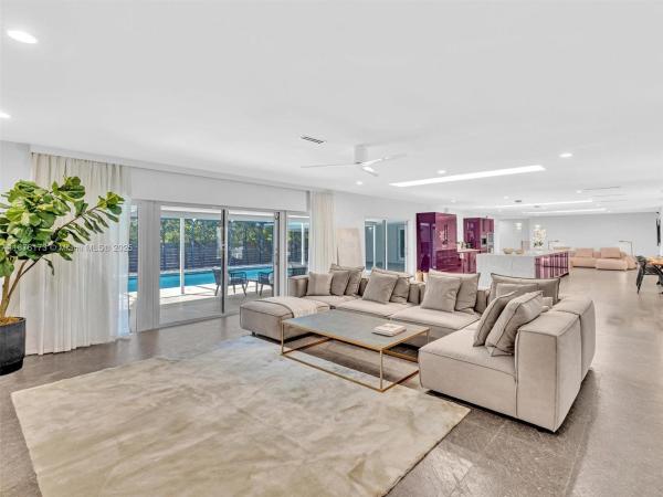 Hollywood Lakes, 840 S Southlake Dr, Hollywood, Florida 33019, image 1