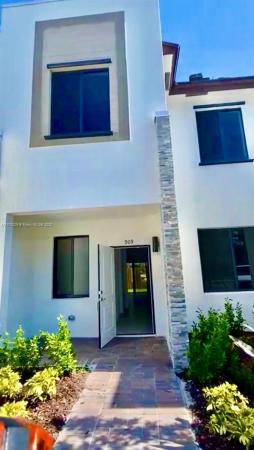 909 NE 211th St, Miami, Florida 33179, image 1